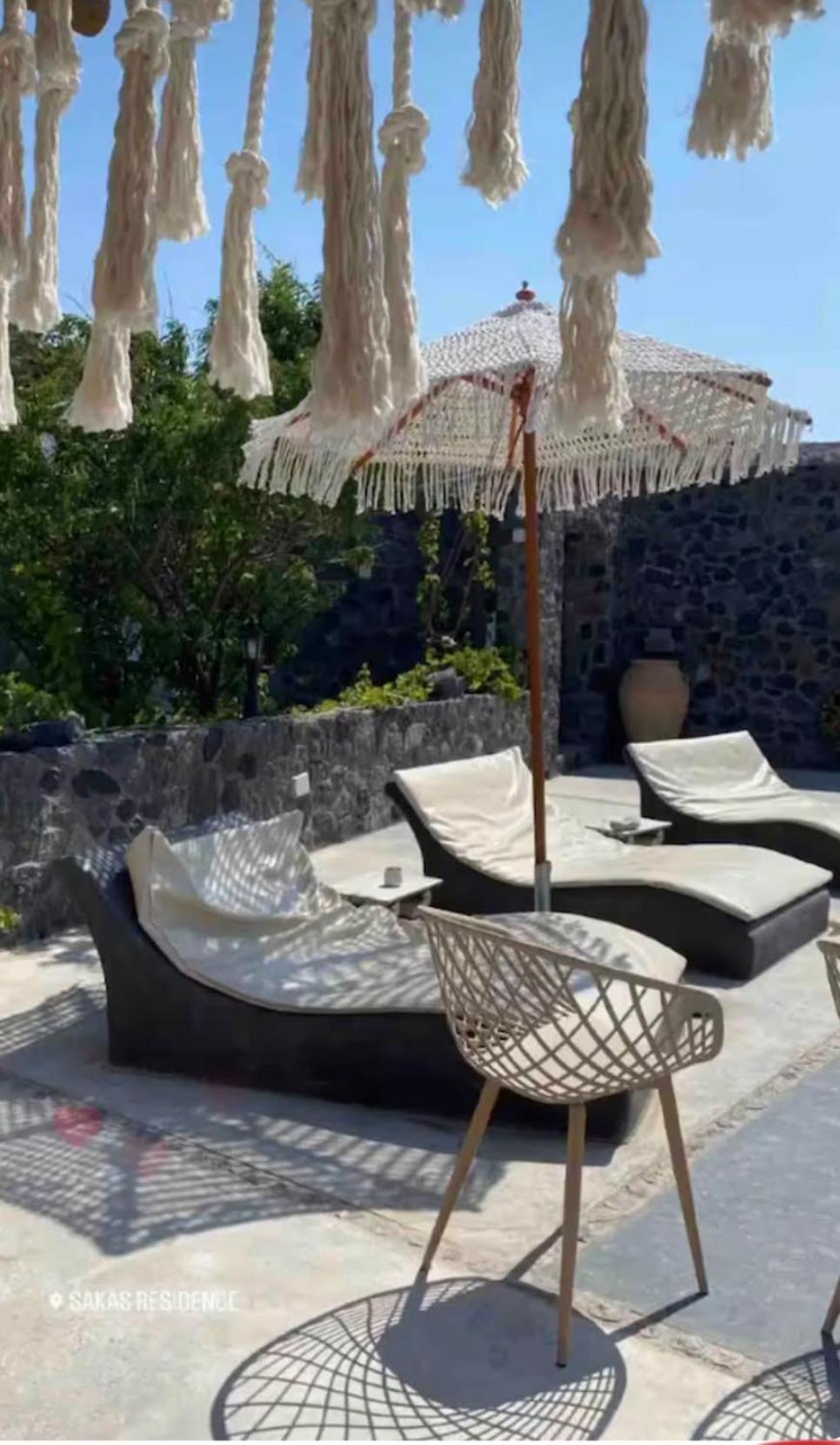 Sakas Residences Karterados  Luaran gambar